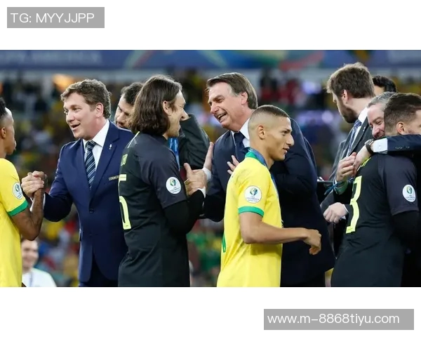 克鲁塞罗门将卡西奥遭队友膝盖撞击意外休克紧急被换下 克鲁塞罗门将卡西奥遭队友膝盖撞击意外休克紧急被换下