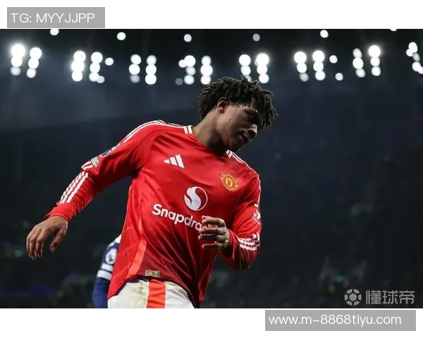 奥比马丁随曼联一线队训练舍什科受伤或为他创造机会 奥比马丁随曼联一线队训练舍什科受伤或为他创造机会