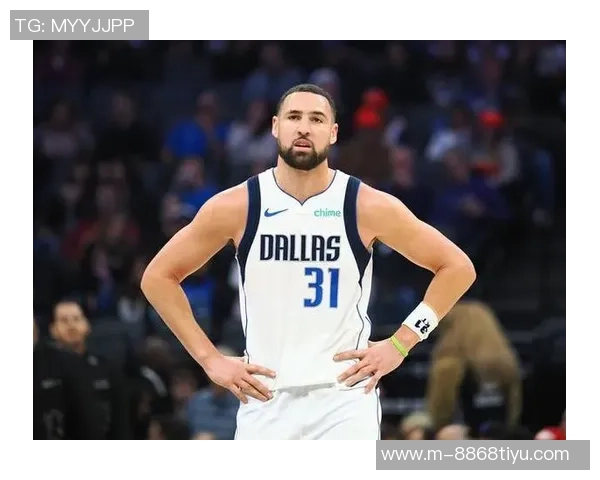 克莱替补首节表现出色5分钟内贡献5分2板1助1断展现冷静实力